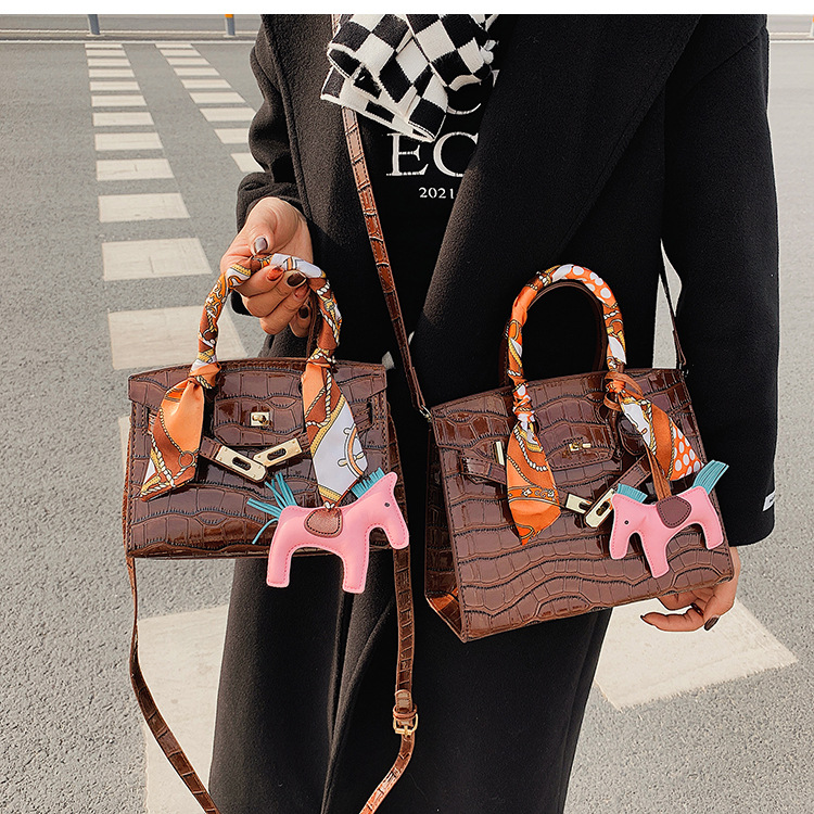 Autumn And Winter Bags 2021 New Bags Female Bags Crocodile Pattern Portable Bag display picture 4