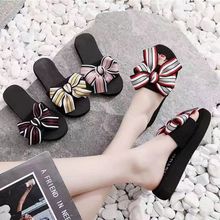 ���ƿ羳Ů�ėl�y�����Yһ�֛���Ůʿ�߸���׷���ɳ������Ь�¸�