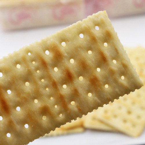 Hong Kong Brand 540g Iron Scale Soda Crackers BIANDO Biscuits Salty Milk Salt Scallion Flavored Bubblegum Snacks