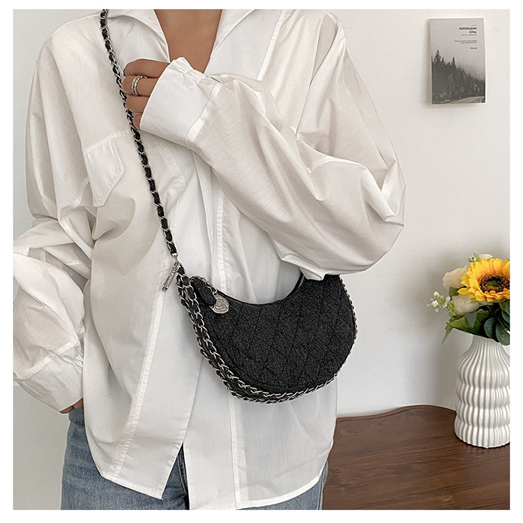 Women's Crossbody Bag With Diamond Chain And Denim Crescent Design_voghion.com