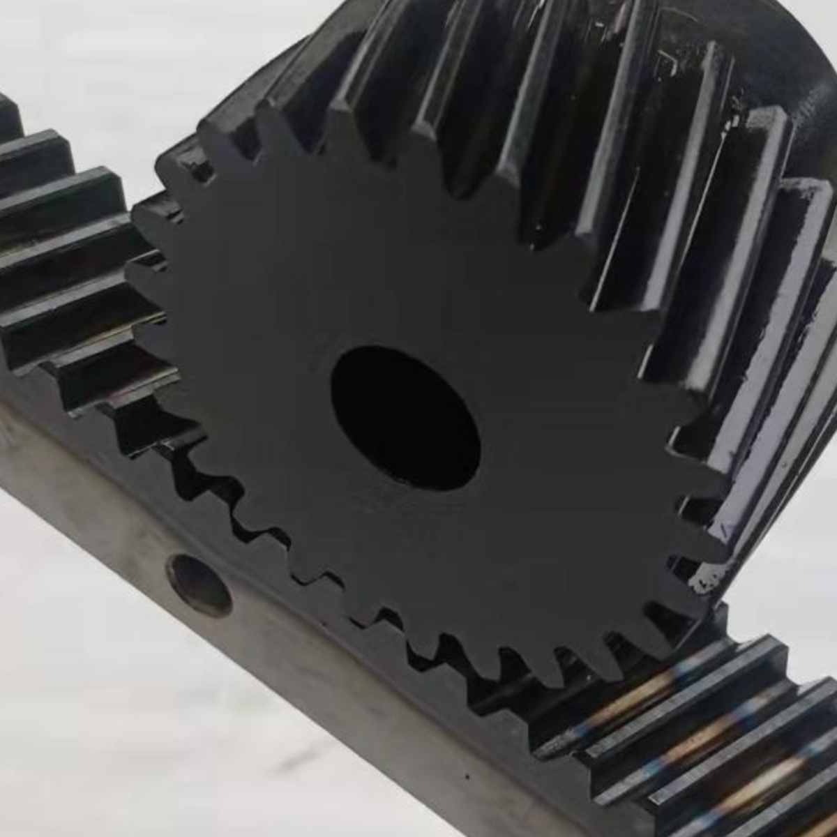 圆柱传动定 做齿轮研磨 斜齿条 高频发黑高精度斜齿轮厂家直销定