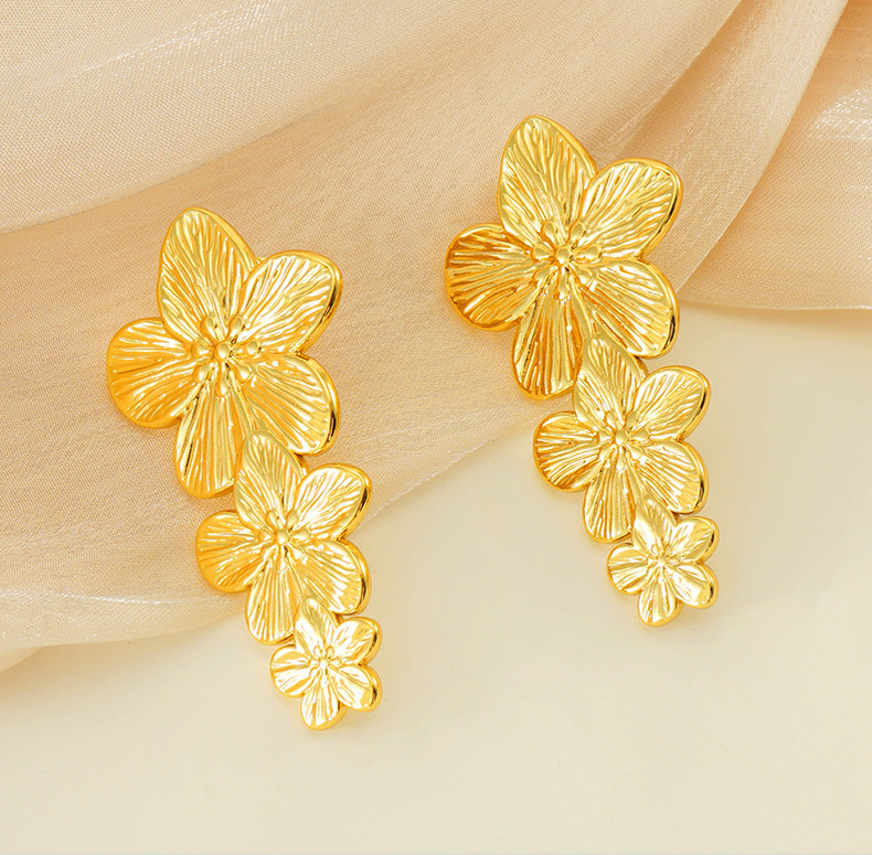 1 Pair Simple Style Classic Style Solid Color Plating Stainless Steel Gold Plated Ear Studs display picture 4