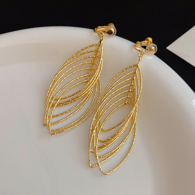 Ear clip-gold (pair)