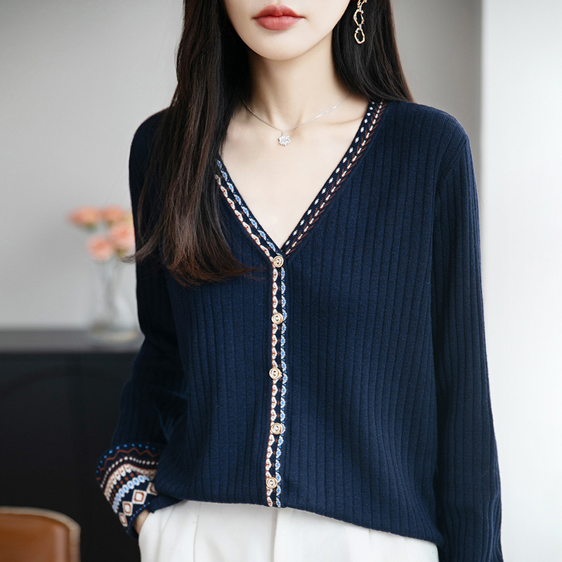 Fine Wool V Neck Cardigan for Women 25 Years Autumn and Winter New Style Splicing Style Knitted Knitwear Short Knitwear Jacket Top
