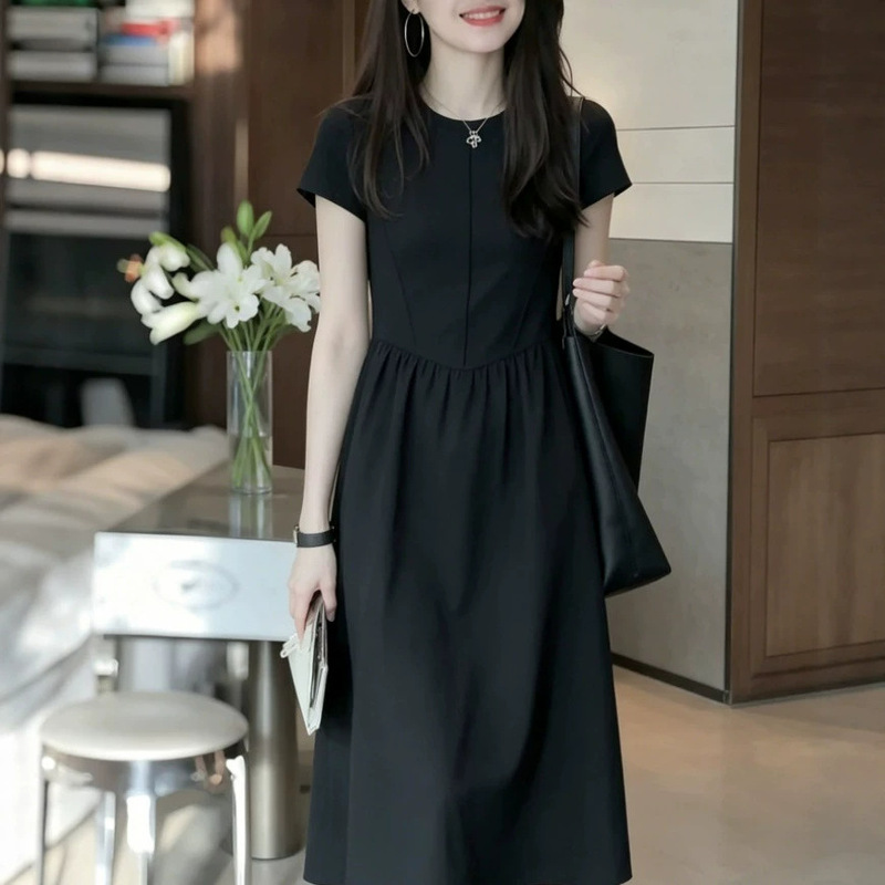 Black Round Neck Short-Sleeved Dress for Women 2026 Summer New Style Waist-Cinching Slimming Stylish High-End Plus-Size Dress Trendy