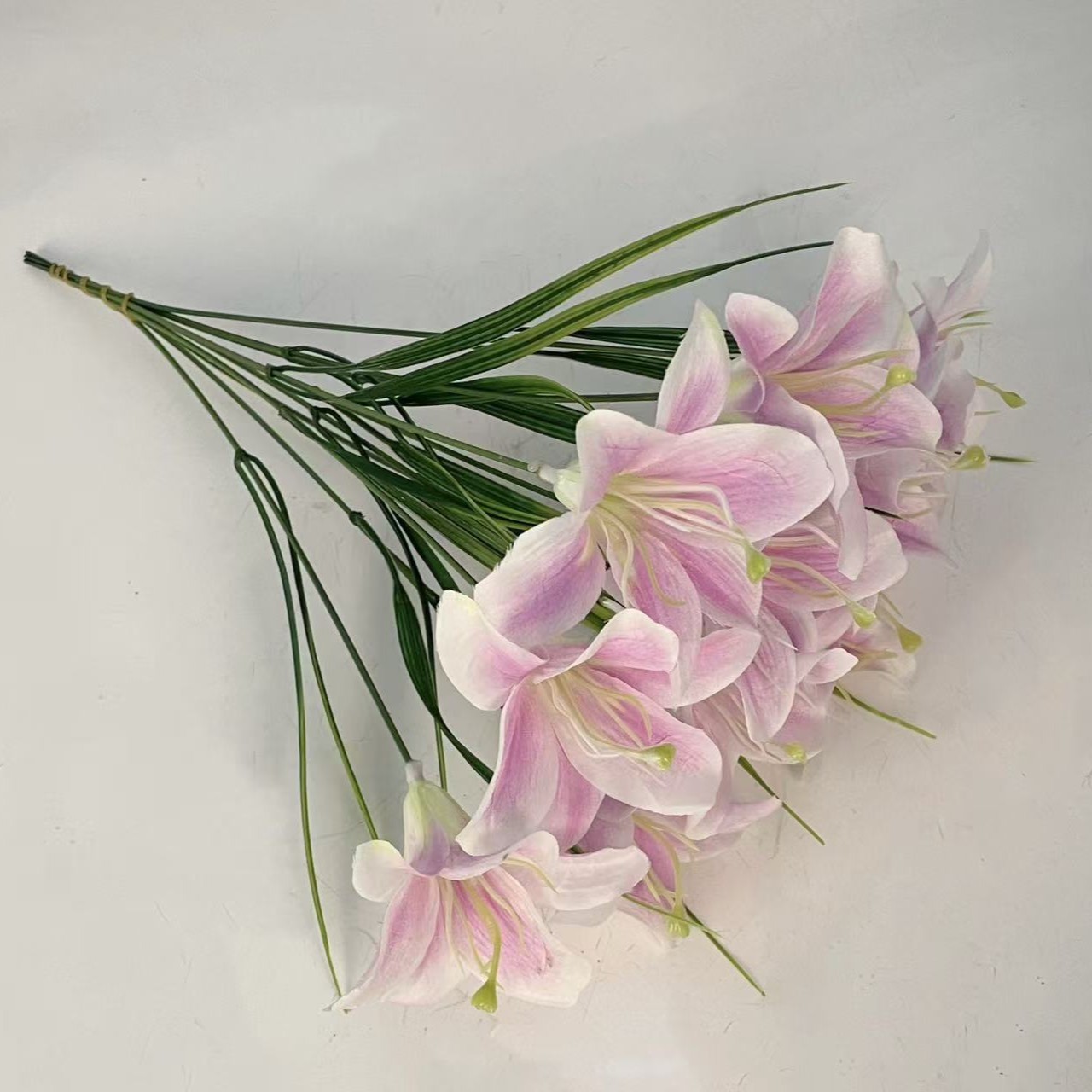 Simulación de flores de lirio de rama única Simulación de flores de lirio de casa de diseño suave sala de estar Simulación de flores de boda Simulación de flores de lirio