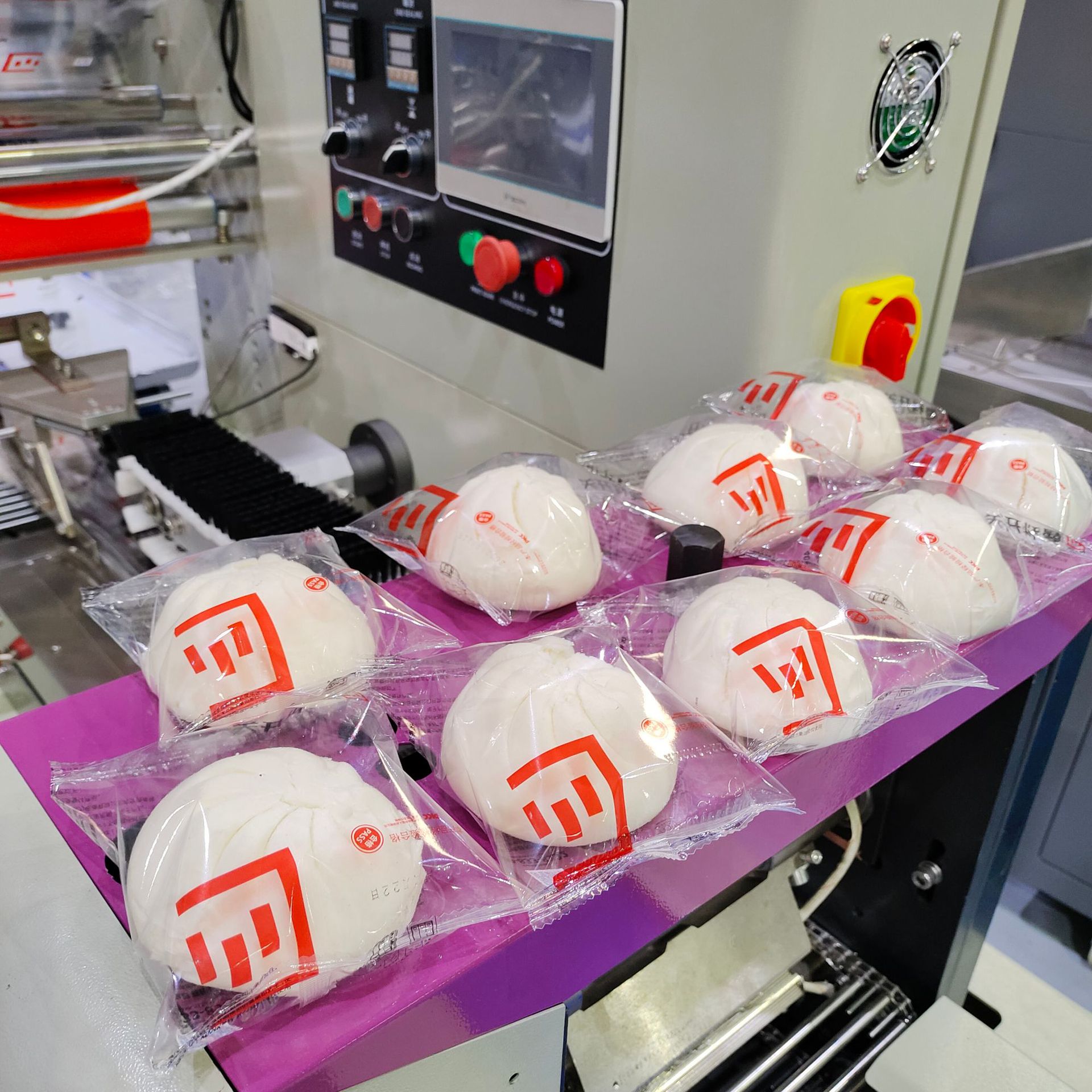 冷冻面包糕点小笼包寿司花卷窝窝头烧饼肉馅包子上走纸充气包装机