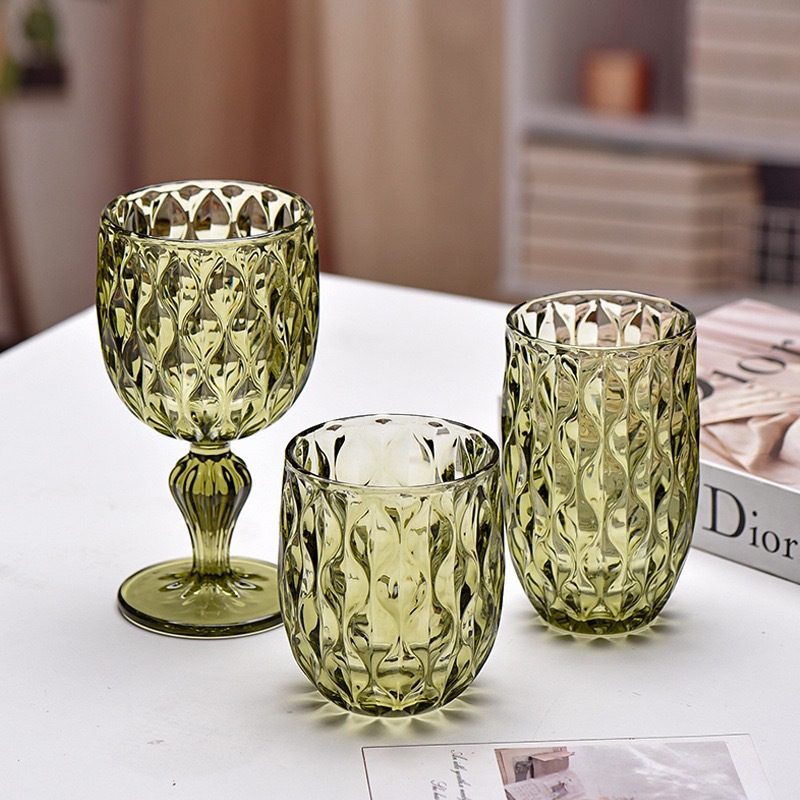 Glass engrosado color relieve taza de tinta fabricantes al por mayor taza de vino alto pie taza de vino casero taza de jugo
