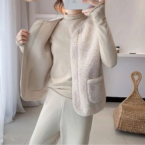 Cozy Wool Fleece Vest for Spring, Insulated Women's Faux Fur Outerwear, Fashionable and Versatile