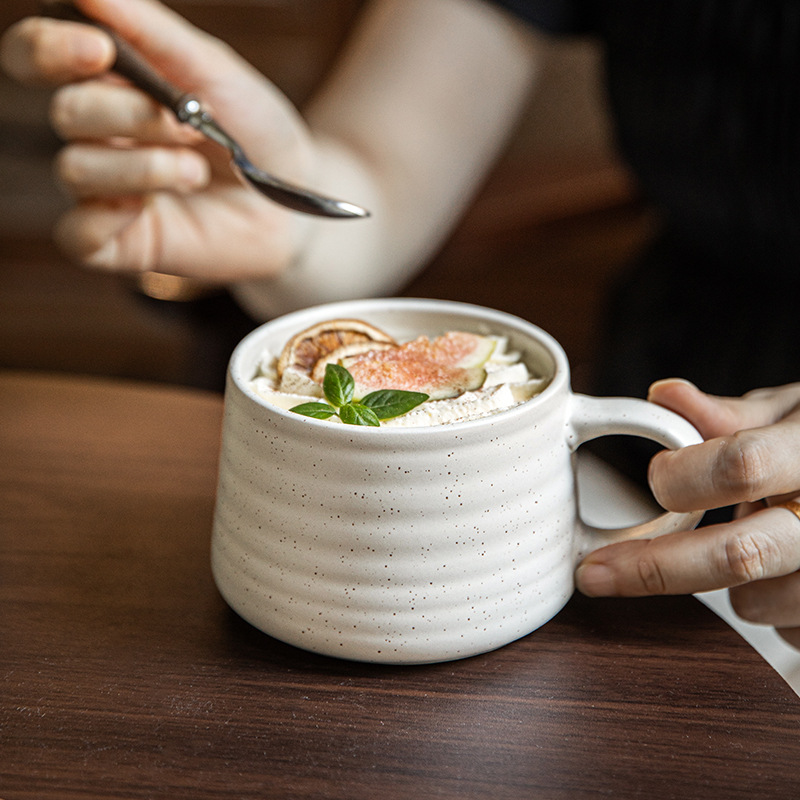 Taza de esmalte de sésamo transfronterizo taza simple taza de café de cerámica tienda de postres oficina taza de hogar al por mayor exportación