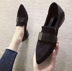 2024年秋の新型の爆発的な本革の女性靴の小さい靴の低いヒールの靴の柔らかい底の柔らかい面の鋭い楽福の靴の女性