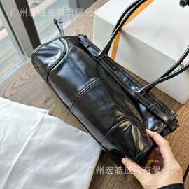 混背王酒红色油蜡皮机车包单肩斜挎包手提托特包高品质图片实拍中
