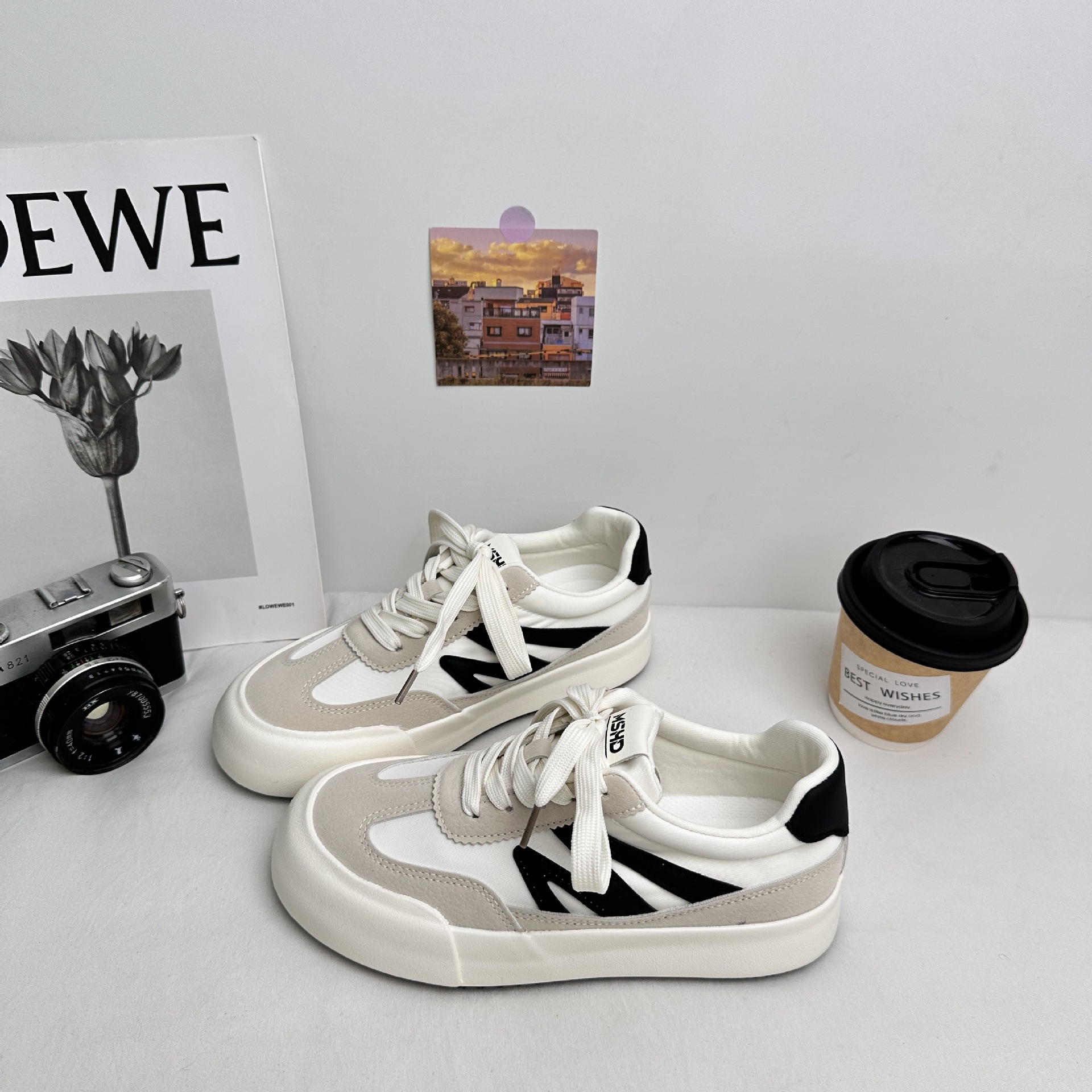 6626 plantillas de látex, zapatillas rojas explosivas, zapatos de mujer, nuevos zapatos blancos de primavera 2025, zapatos de entrenamiento alemanes originales de nicho image 3