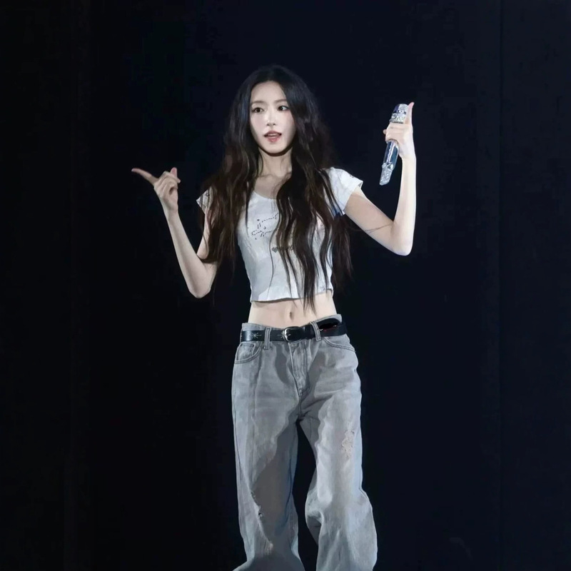 Now available: Ye Shuhua's same style jeans, Korean designer women's clothing, low-waisted, sexy, vintage distressed, Korean-style casual pants