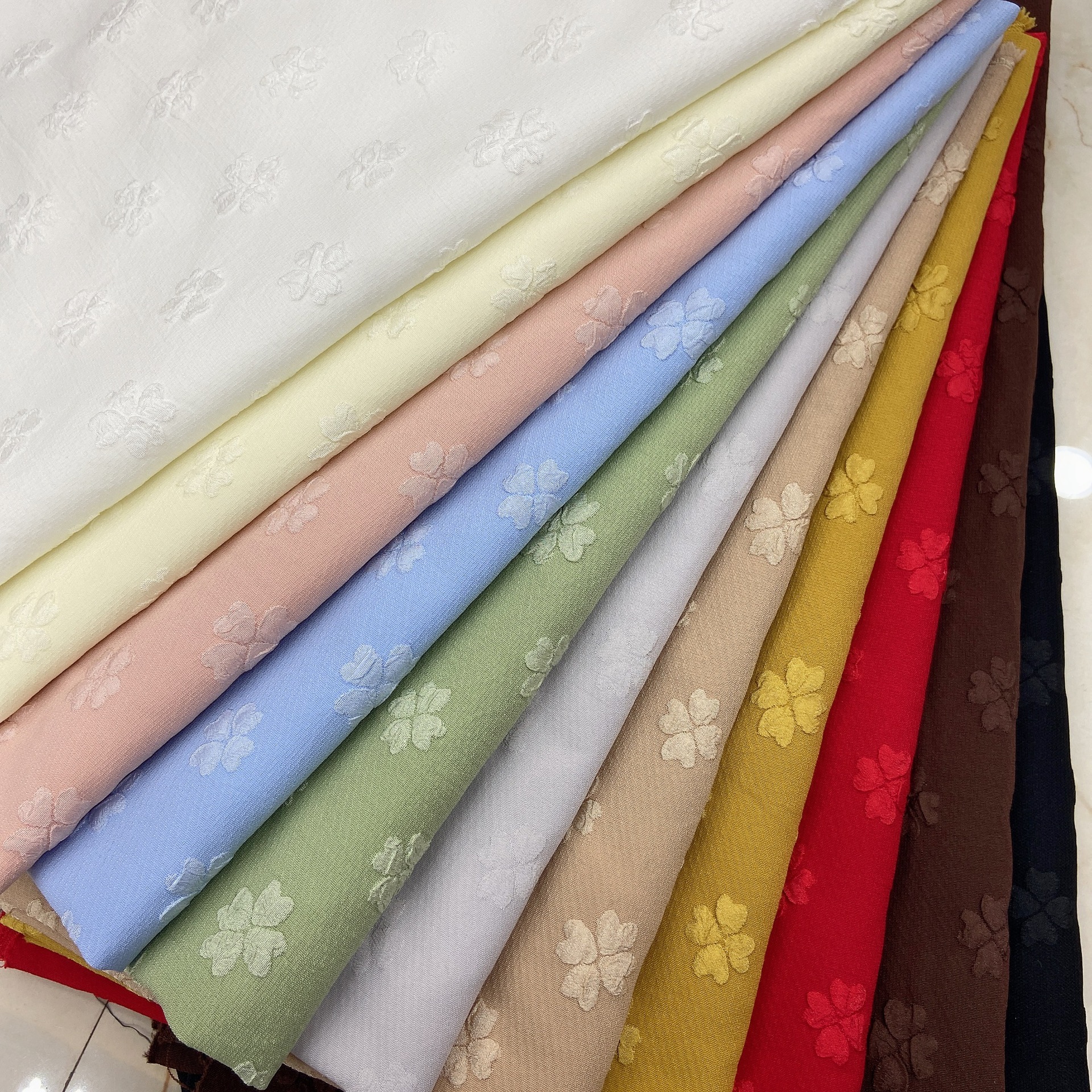 现货涤纶梭织面料四叶草泡泡提花时装男装女装外套套装连衣裙上衣