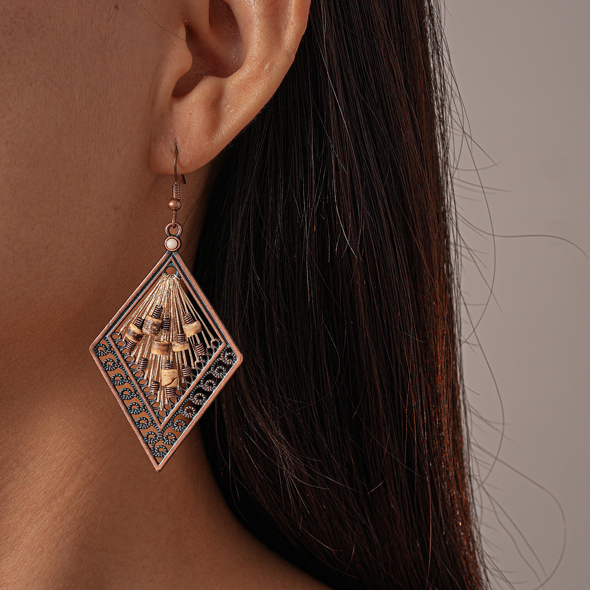 Europa y los Estados Unidos de la nación de estilo cuentas hueco diamante gancho de orejas Merlard retro hacer viejos aretes de nicho de alta calidad para mujeres