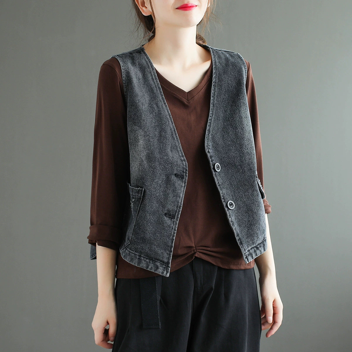 Оригинальный джинсовый жилет на двух пуговицах с V-образным вырезом для женщин, весна и осень, Новый Свободный Повседневный Темный жилет больших размеров в стиле ретро