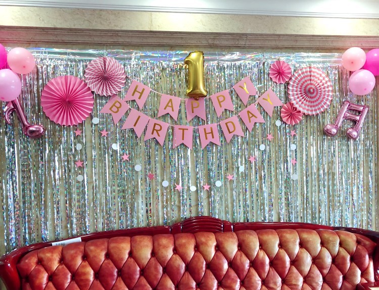 Festbanderoller och triangulära vimplar för skolfester_voghion.com