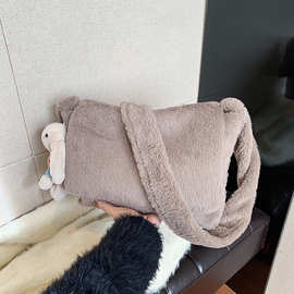 2025早春新款韩版毛毛单肩包休闲时尚腋下女包时尚洋气时尚手提包