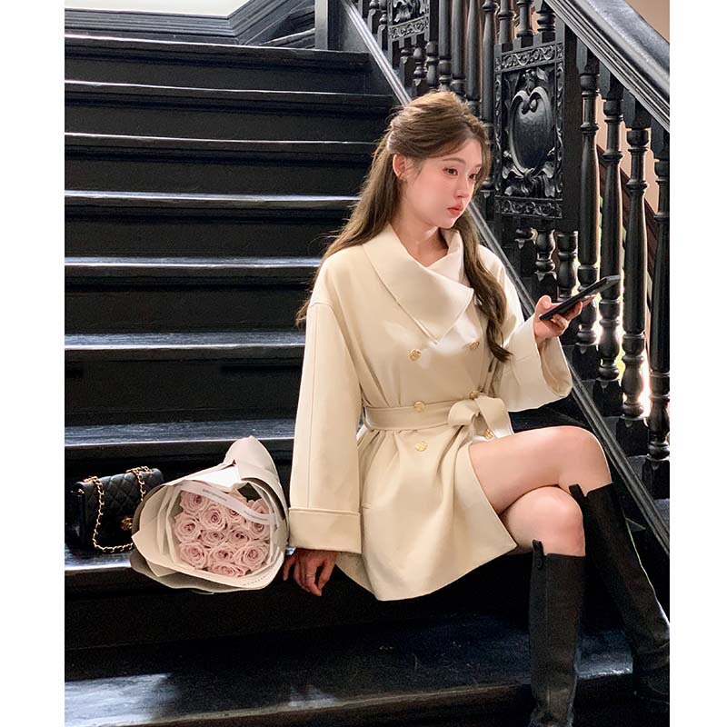 Korean-style drapey silhouette trench coat for petite individuals, over-the-knee, waist-cinching, versatile windproof coat Korean-style drapey silhouette trench coat for petite individuals, over-the-knee, waist-cinching, versatile windproof coat