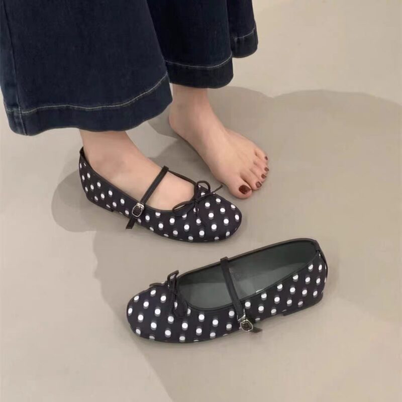 Black French-style flat shallow single shoes for women, new spring-summer model, suitable for pairing with skirts, polka dot soft-soled Mary Jane shoes, cross-border wholesale