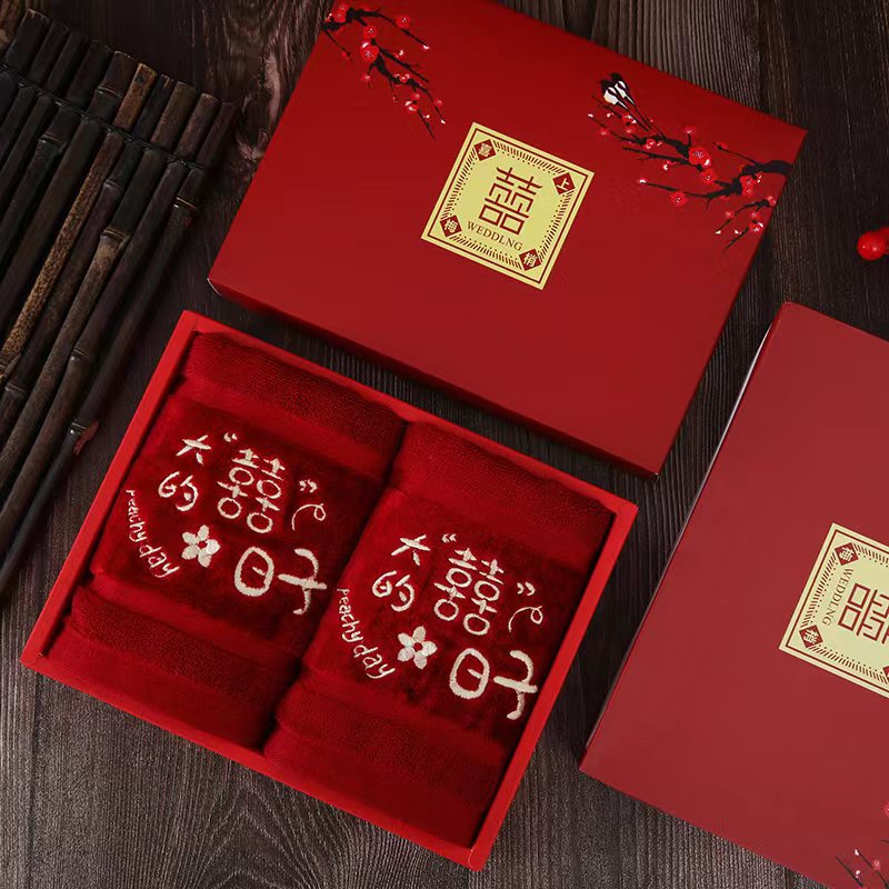 Вино красный резанный бархат большой счастливый день