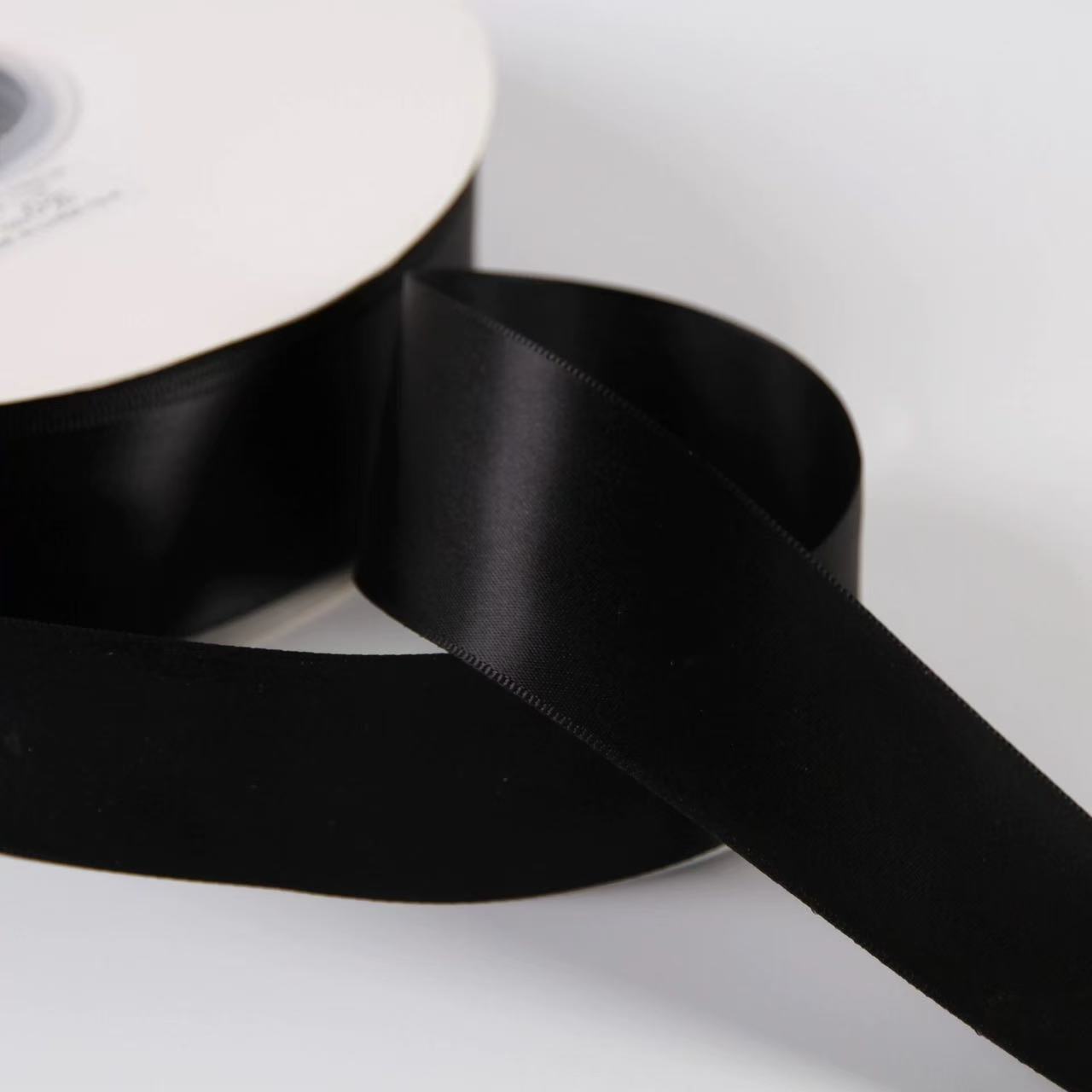 Fábrica al por mayor 4cm cinta de embalaje de regalo cinta de poliéster arco pastel de cumpleaños cinta de color de bricolaje