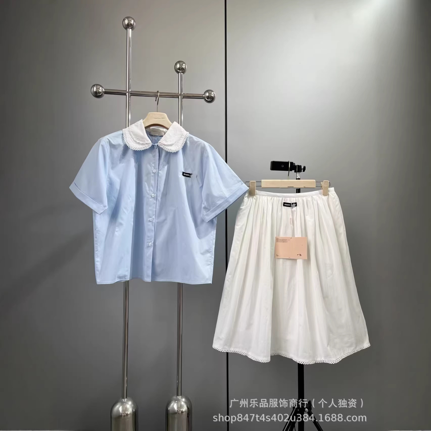 南油高版本miu26春夏新款海盐蓝刺绣娃娃领衬衫+高腰A字半身裙