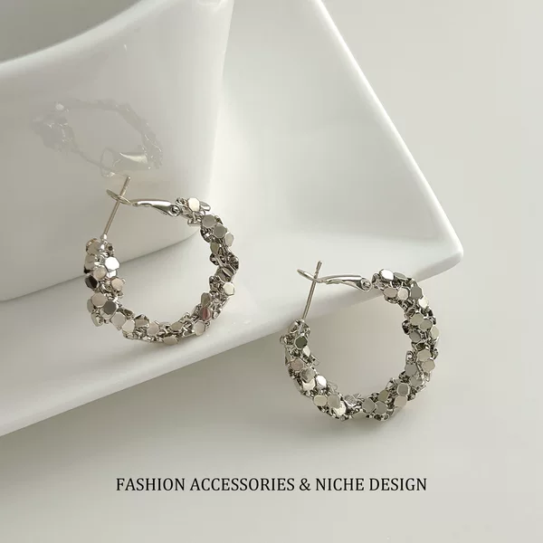 European and American Fashion Irregular Sequin Hoop Earrings for Women, Simple and High-End Niche Design, Light Luxury Hoop Earrings for Women