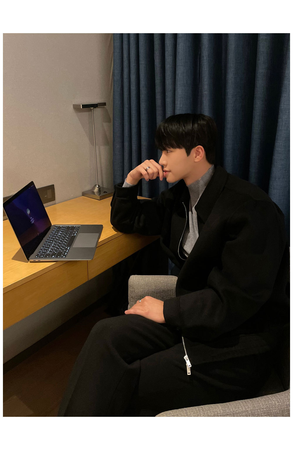 Men's Clothing American Style Men's Slim Fit Semi-Turtle Neck Sweater Lightweight Knit Pullover Long Sleeve Core-Spun Yarn Shirt For Casual Layering_voghion.com