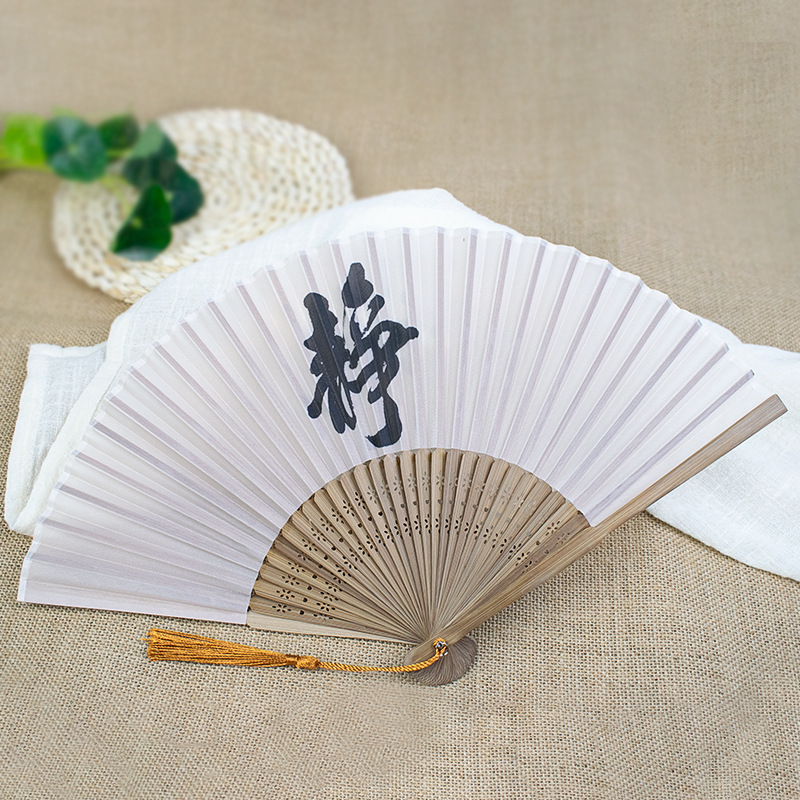 Ventilador plegable de estilo artístico pequeña tinta fresca Ventilador plegable de carácter chino hombres y mujeres ventilador de pareja sin corazón pequeño ventilador de 6 pulgadas para hombres pequeños al por mayor