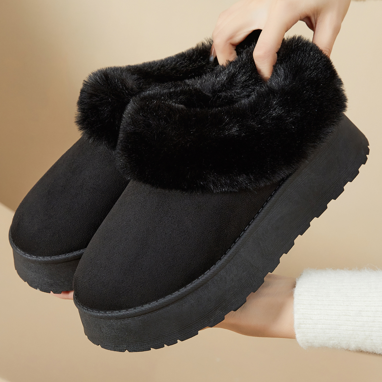 Botas de nieve para mujeres nuevas zapatos de algodón cálidos de altura y botas gruesas de lana para mujeres botas de algodón de fondo grueso botas cortas de moda versátiles