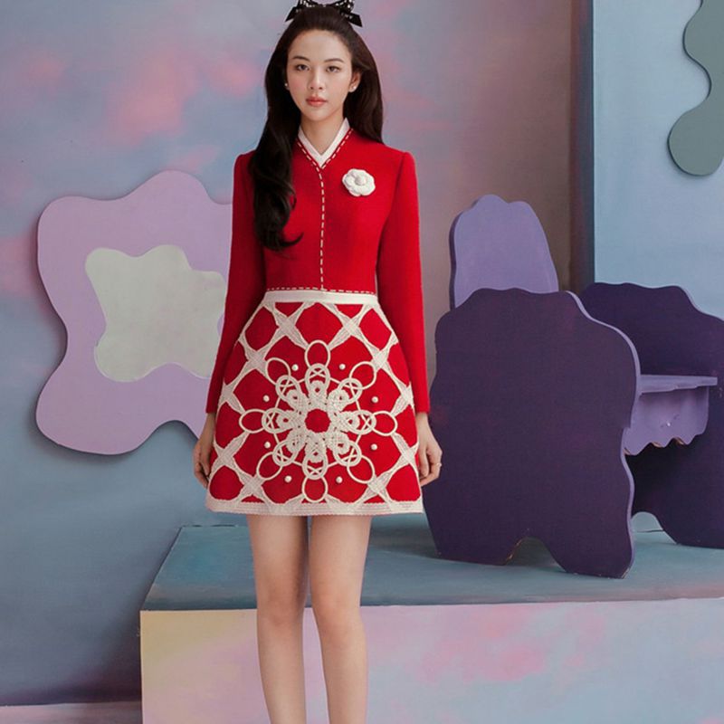 越南小众设计师2023年秋冬新款女重工刺绣毛呢连衣裙红色气质短裙