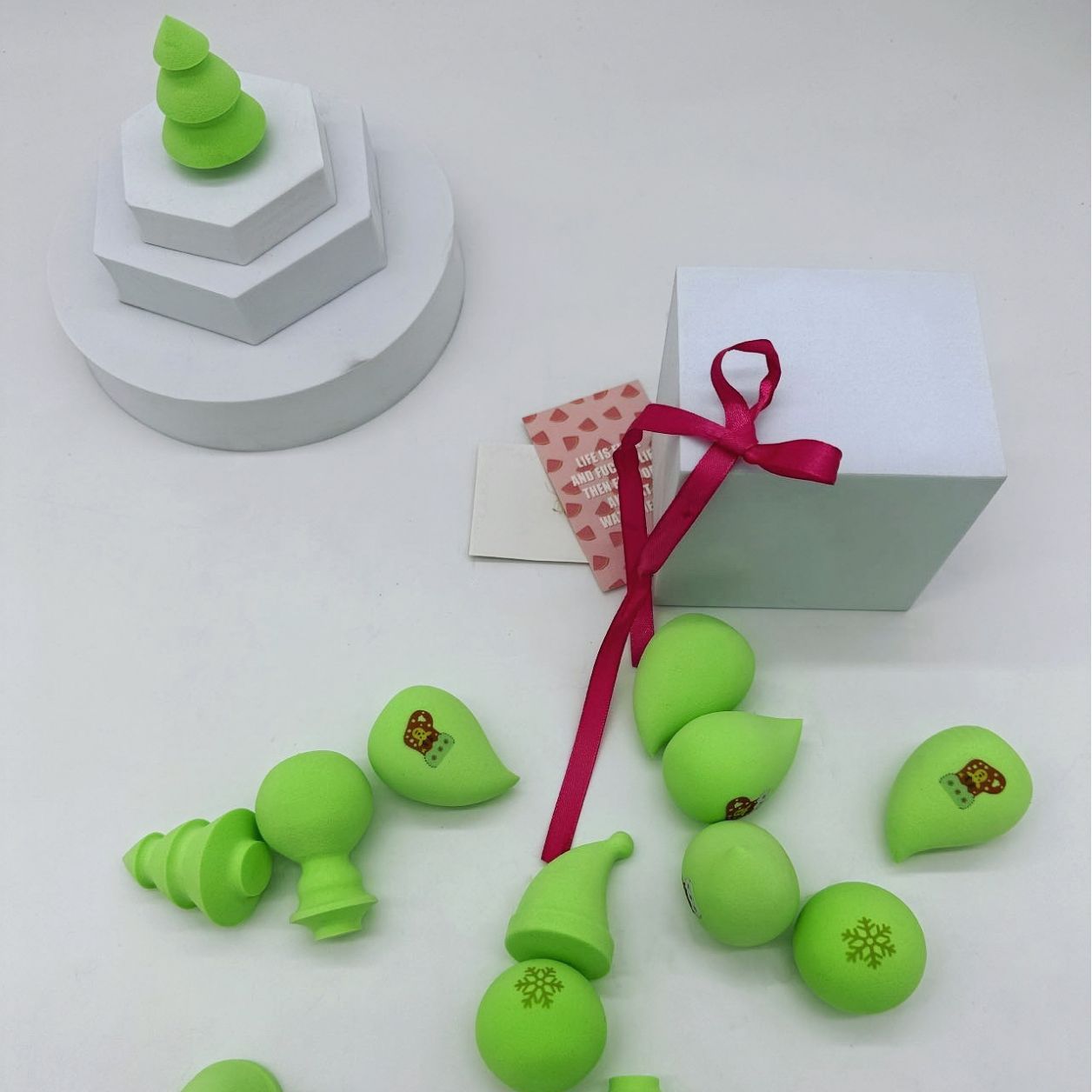 Xuanzi Christmas Series Beauty Sponge Makeup Puff for Powder and Cushion, Non-Powder-Absorbing Makeup Tool