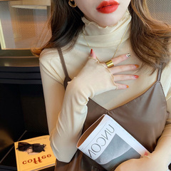 網紗の底のシャツの女性の朝と秋の薄い金の中にレースの小さいシャツの木の耳元に積まれて高い襟の長袖の上着の秋冬を積みます。
