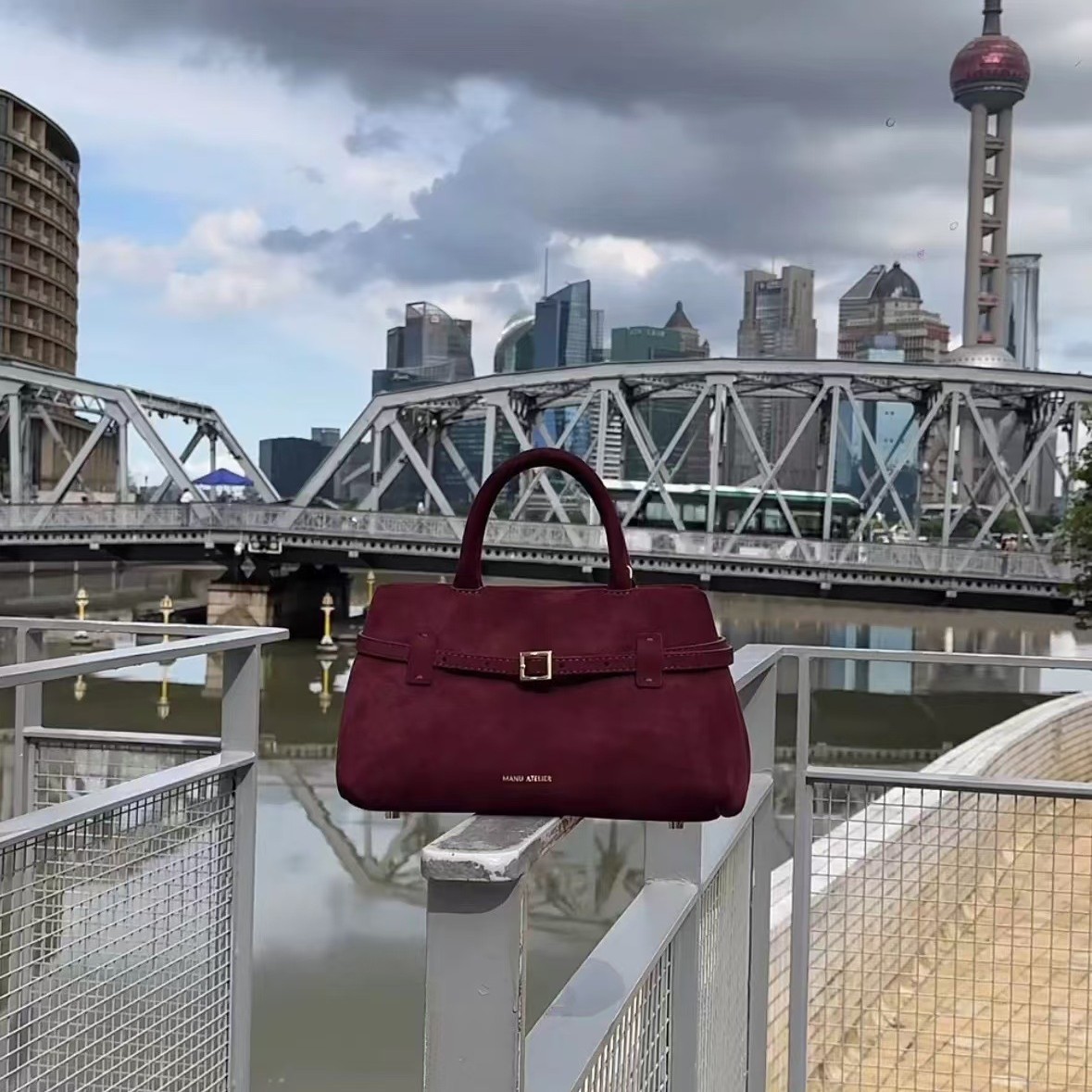 MANU ATELIE 여성용 애로우 백 LE CAMBON25 스웨이드 숄더 백 핸드 토트 백