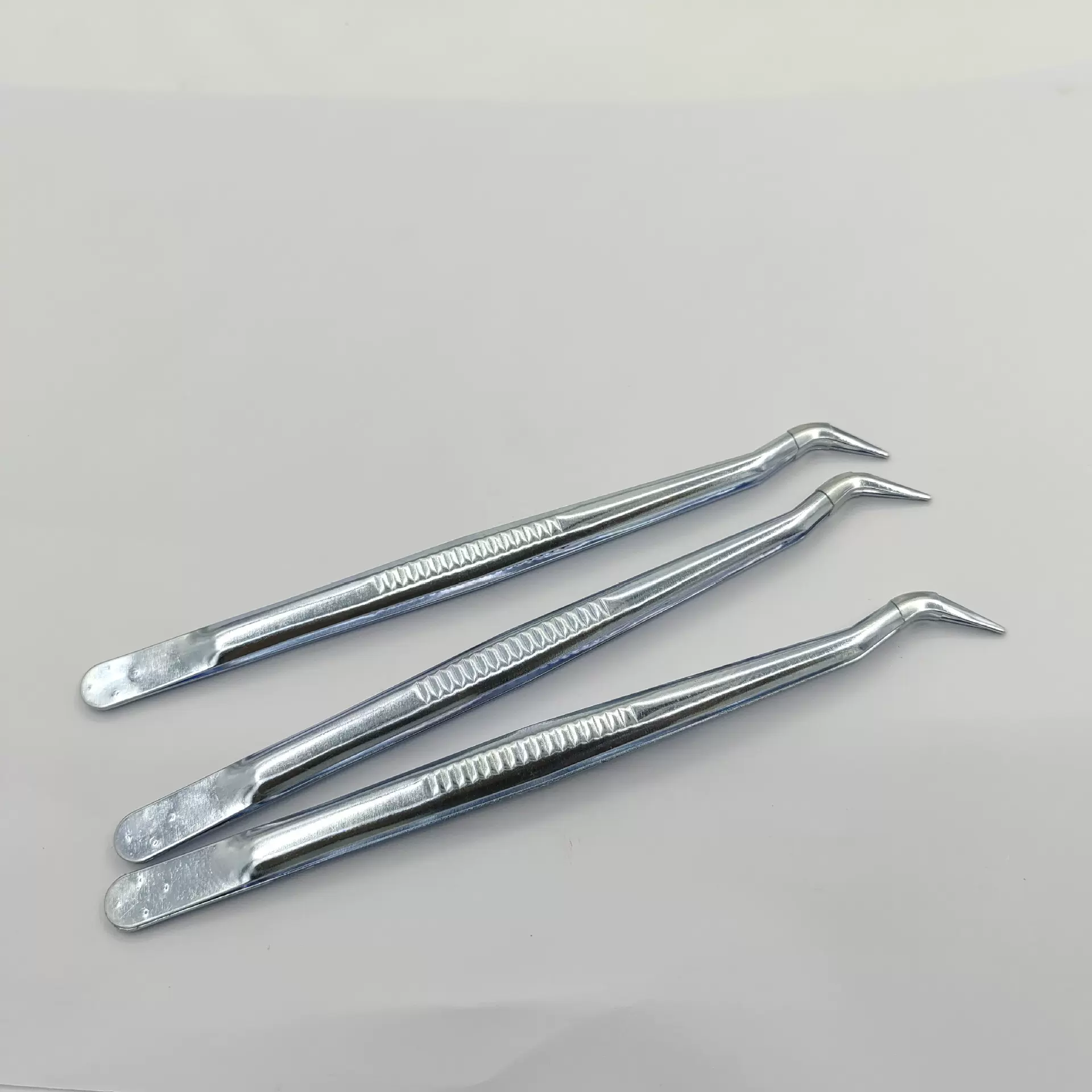 供应弯头镊金属铁镊子一次性夹子加厚现货批发