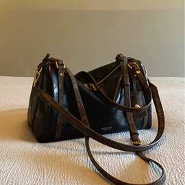 新款单肩斜挎包驴家高级感枕头包商务通勤大容量波士顿腋下包包