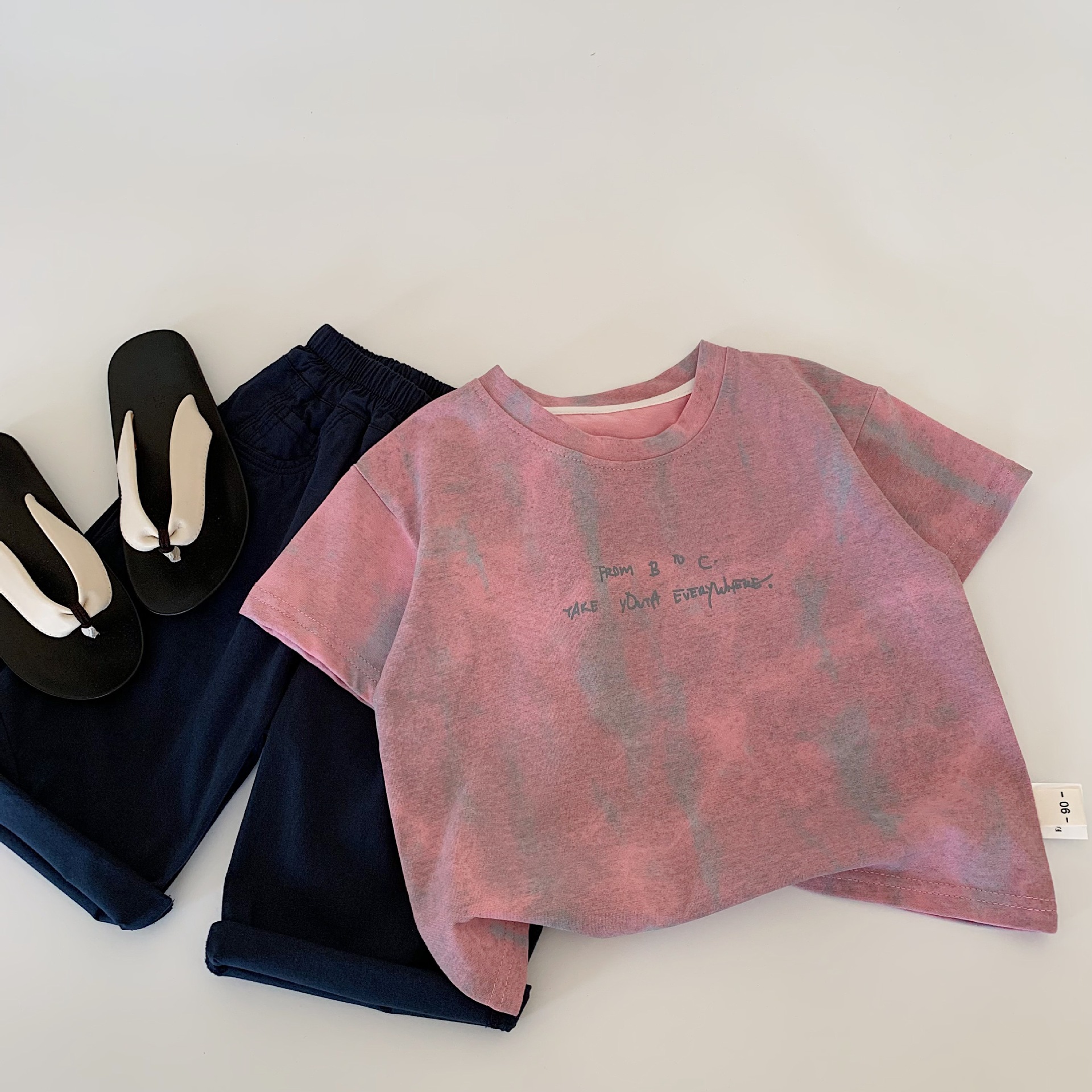 Camiseta de manga corta para niños Maibao 2025 nueva ropa de verano para niños, tops para niños, camisa de fondo para niños, tendencia al por mayor