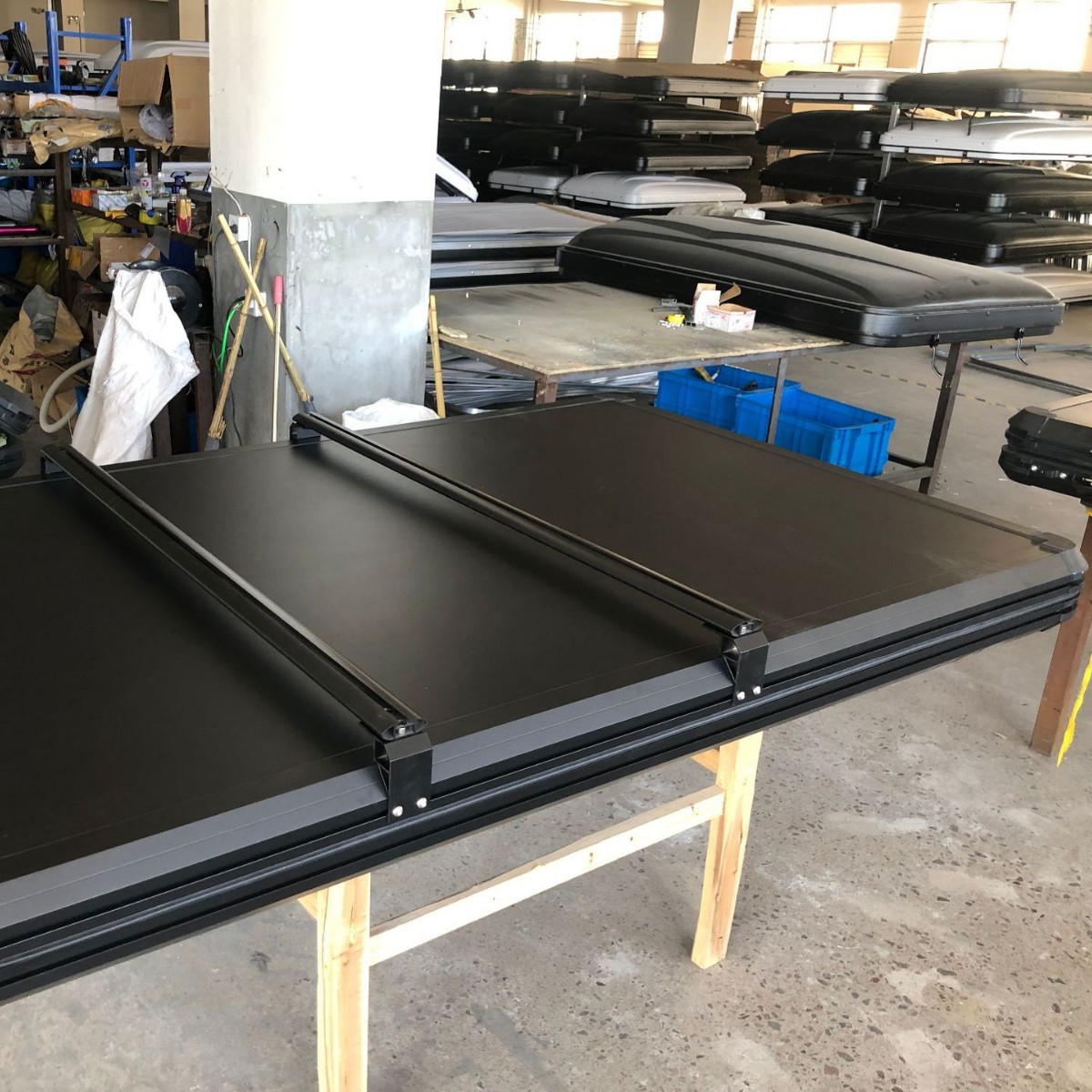 Aleación de aluminio triangular caqui 320G poliéster tela de celosía techo duro con porta equipaje