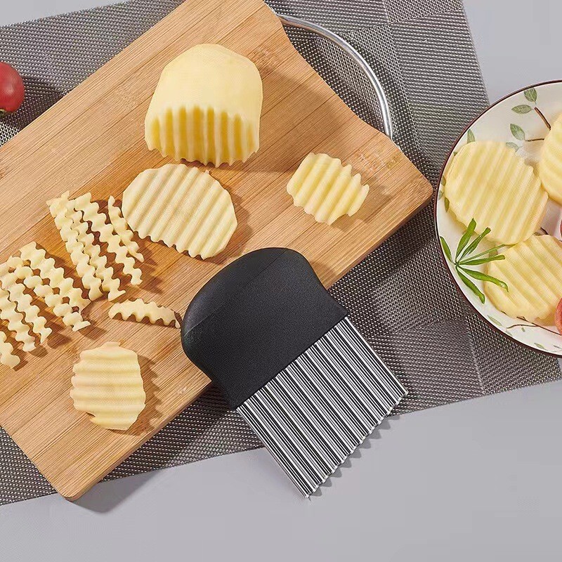 ステンレスの狼牙のジャガイモの刀のアイデアの木の柄の波の刀のポテトチップスのジャガイモの切り器のステンレスの台所の小道具|undefined