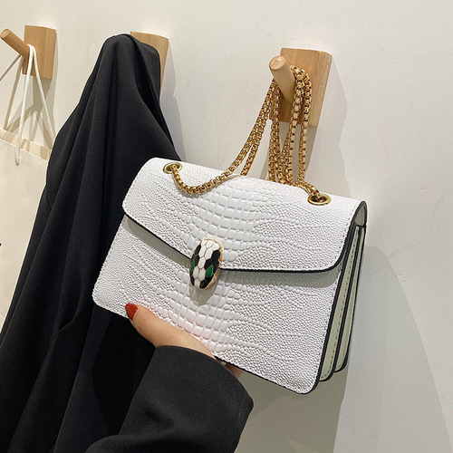 Crocodile-pattern women's bag, underarm bag, trendy chain-style small square bag—stylish European and American single-shoulder bag with a chic crossbody design.