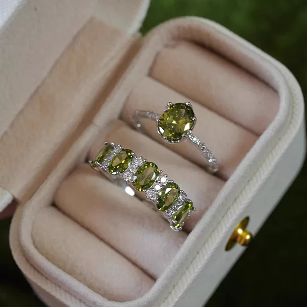 [Norwegian Forest] French Retro Olive Green Zircon Ring for Women, Accessible Luxury, Exquisite and High-End Ring, Adjustable