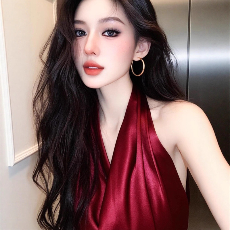 酒红色挂脖上衣2025夏季法式独特精致绝美漂亮气质名媛高级感衬衫|undefined