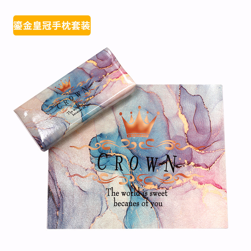 Traje de almohada de mano de soporte - corona dorada