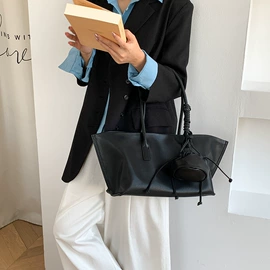 女士单肩包;腋下包;女士斜挎包