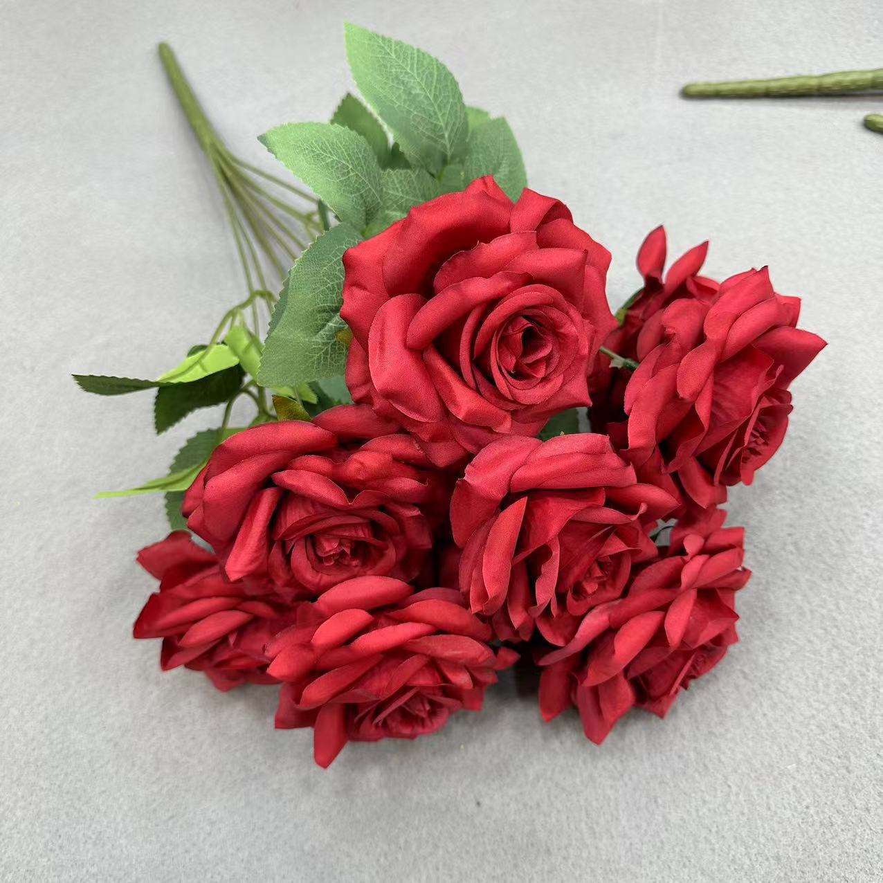 Ramo de Rosas Artificiales 9 Cabezas de Seda Decorativo para Bodas