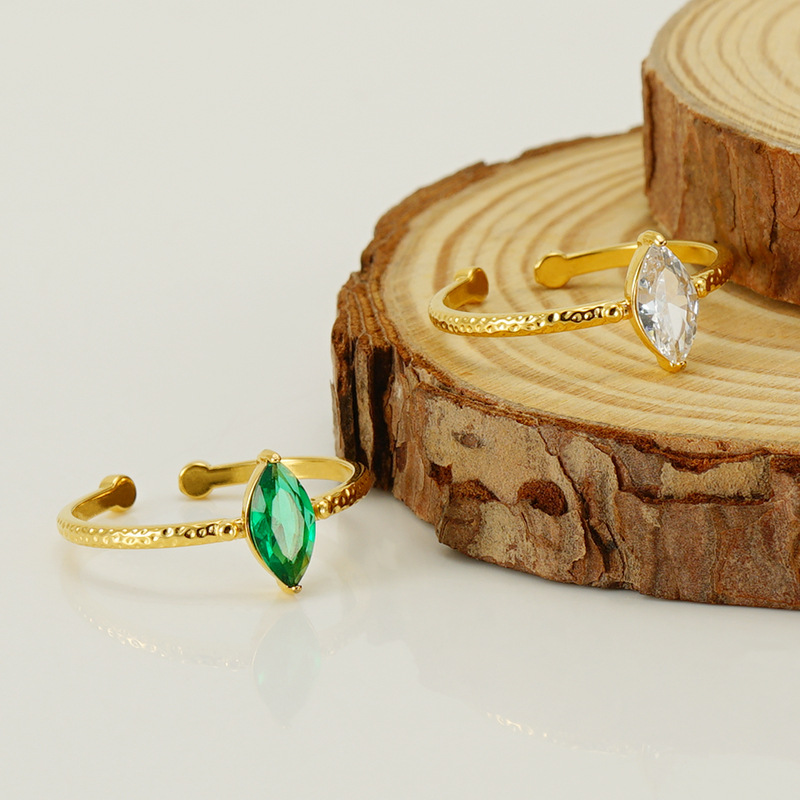 Transfronterizo nuevo acero inoxidable con incrustaciones de circón caballo ojo anillo europeo y americano todo partido titanio acero luz lujo anillo abierto en stock al por mayor