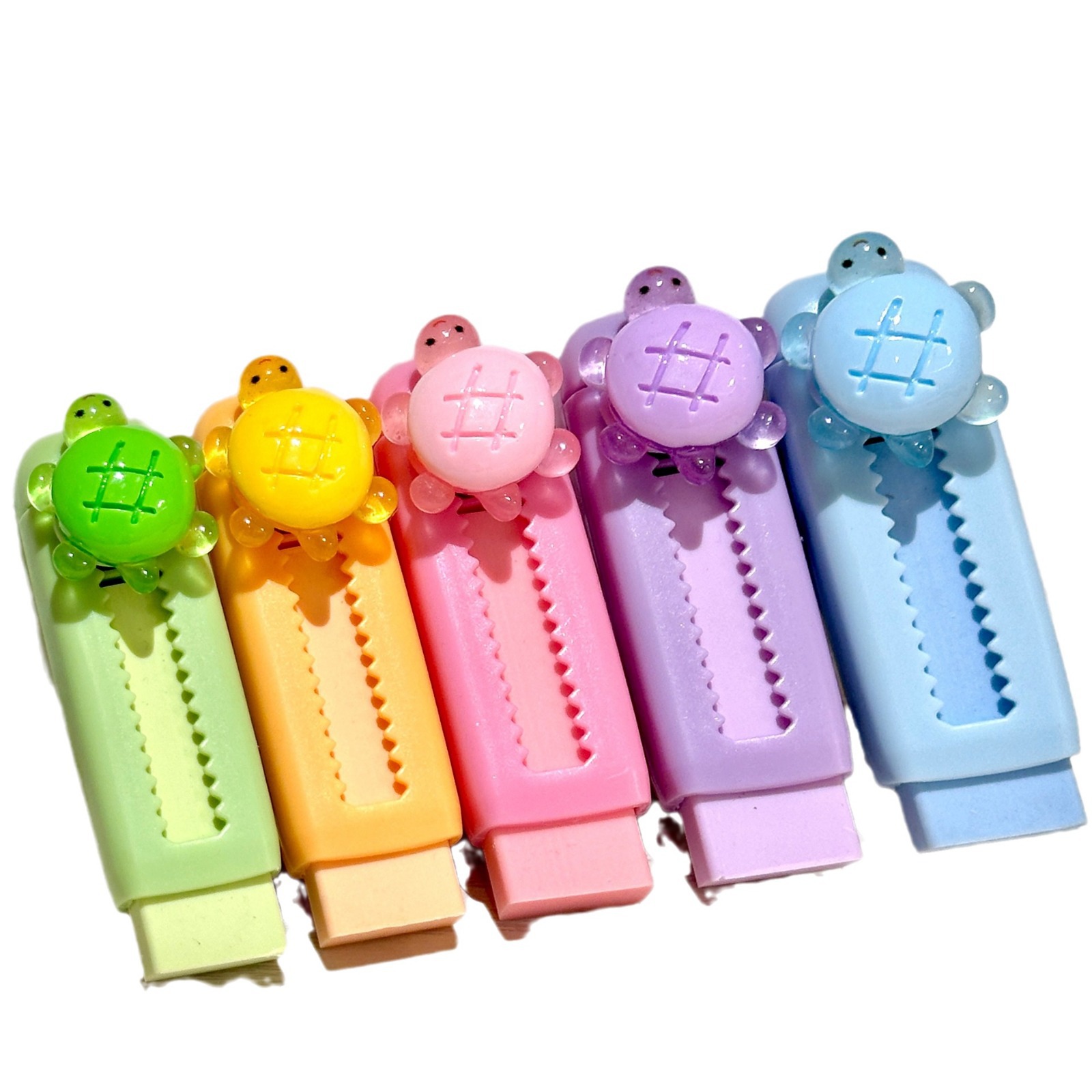 Nueva tortuga de luz nocturna empuja y tira borracha retráctil limpia sin marcas de goma para estudiantes de escuela primaria lindos pequeños premios