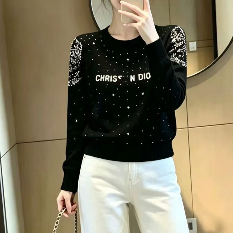 【Rhinestone Embellishment】26 Autumn/Winter New Model Elegant and Luxurious Design Niche Knit Sweater with Rhinestone Embellished Letters on the Shoulders 【Rhinestone Embellishment】26 Autumn/Winter New Model Elegant and Luxurious Design Niche Knit Sweater with Rhinestone Embellished Letters on the Shoulders